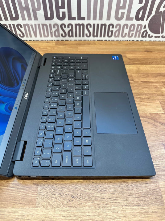 Dell Laptop Latitude 15-3520 - 11th Generation Core i7 16GB