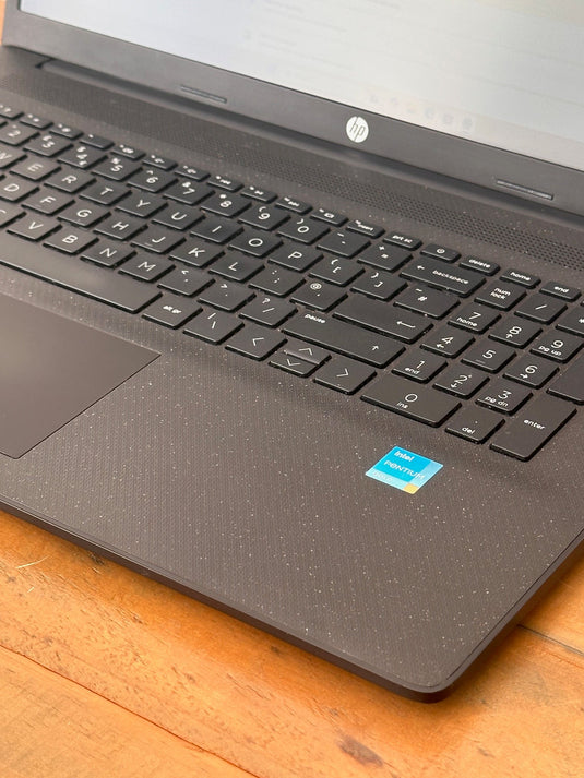 HP Laptop 17-cn0528na - Intel Pentium Gold 8GB RAM 256GB