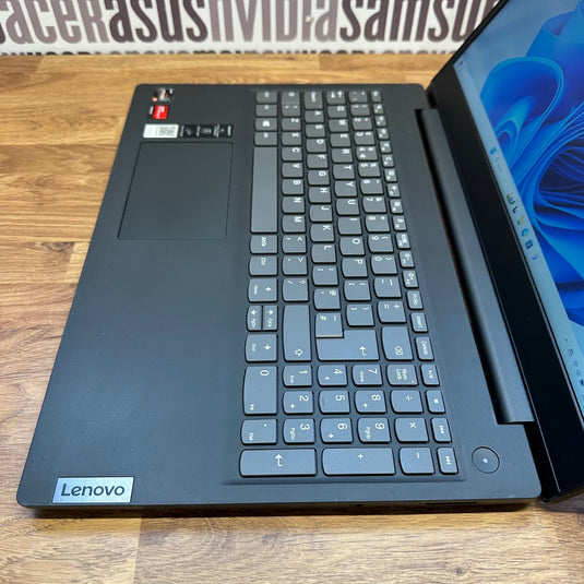 Lenovo Laptop IdeaPad 3-15 - Quad-Core Ryzen 5 8GB RAM