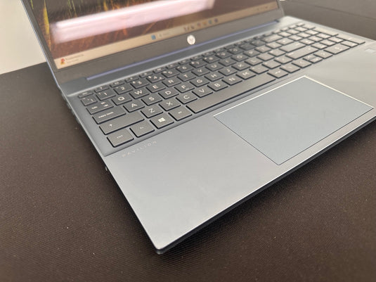 HP Laptop 15-eh0522sa - Quad-Core Ryzen 3 8GB RAM 256GB SSD Bang & Olufsen Speakers 15.6" IPS FHD Touchscreen