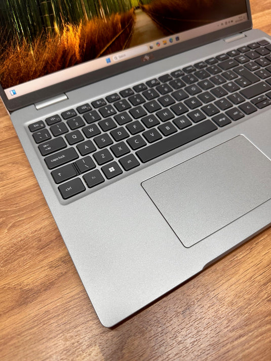 Dell Laptop Latitude 15-5530 - 12th Generation Core i5 16GB