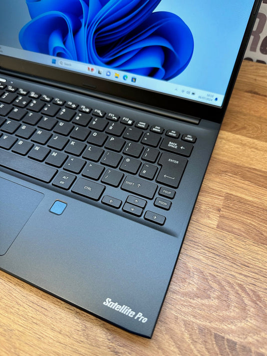 Dyynabook Laptop C30-K-115 - 12th Generation Core i5 32GB