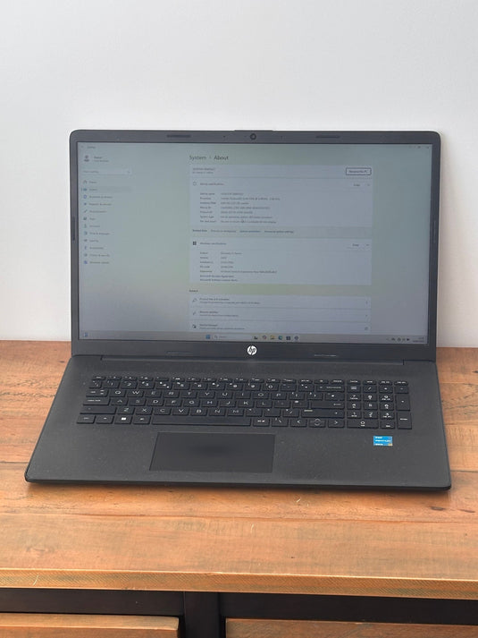 HP Laptop 17-cn0528na - Intel Pentium Gold 8GB RAM 256GB