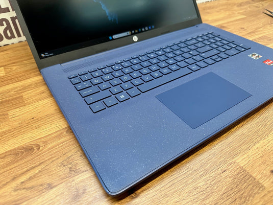 HP Laptop 17-cp0009na - AMD Ryzen 3 8GB RAM 256GB SSD